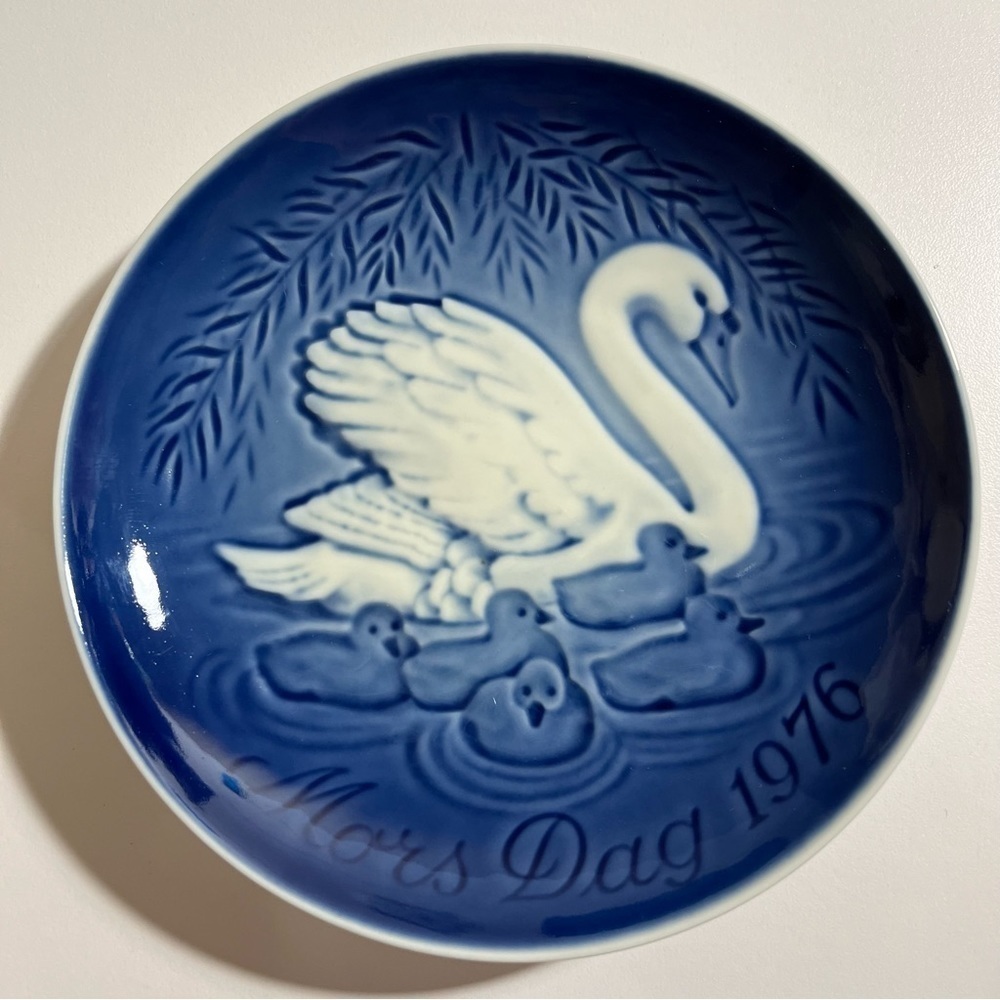 1976 Bing & Grondahl Mother's Day Plate SWAN WITH CYGNETS Henry Thelander Denmar